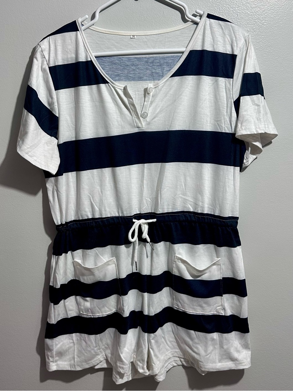 Striped Black White Short-Sleeve Romper Drawstring Waist Size 2XL (1386)